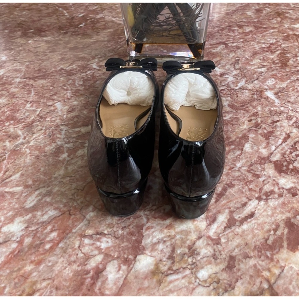 Salvatore Ferragamo Vara Bow Patent Black Pumps Size 9.5D EUC! $800 - Picture 10 of 11